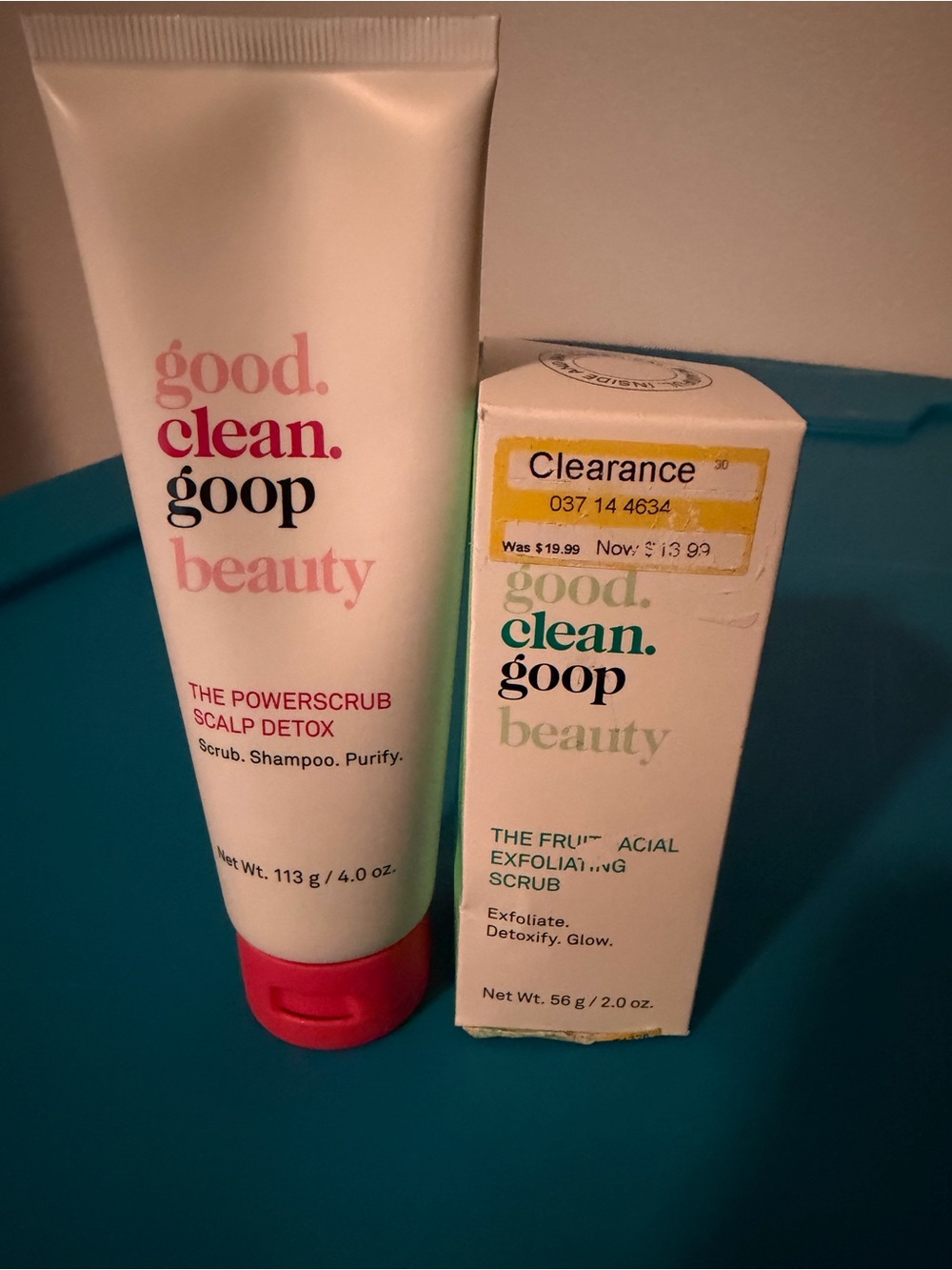 good. clean. goop Beauty The Powerscrub Scalp Detox - Pink/White